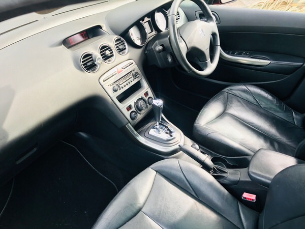 Sell my Peugeot for cash - photo of drivers seat in a Peugeot 308